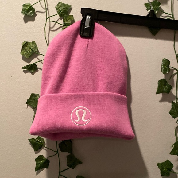 lululemon athletica Accessories - Lululemon Dahlia Mauve Beanie